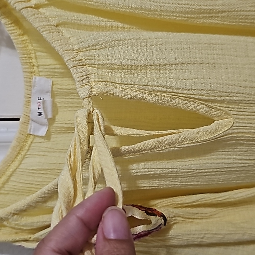 Yellow Top - Picture 4 of 5